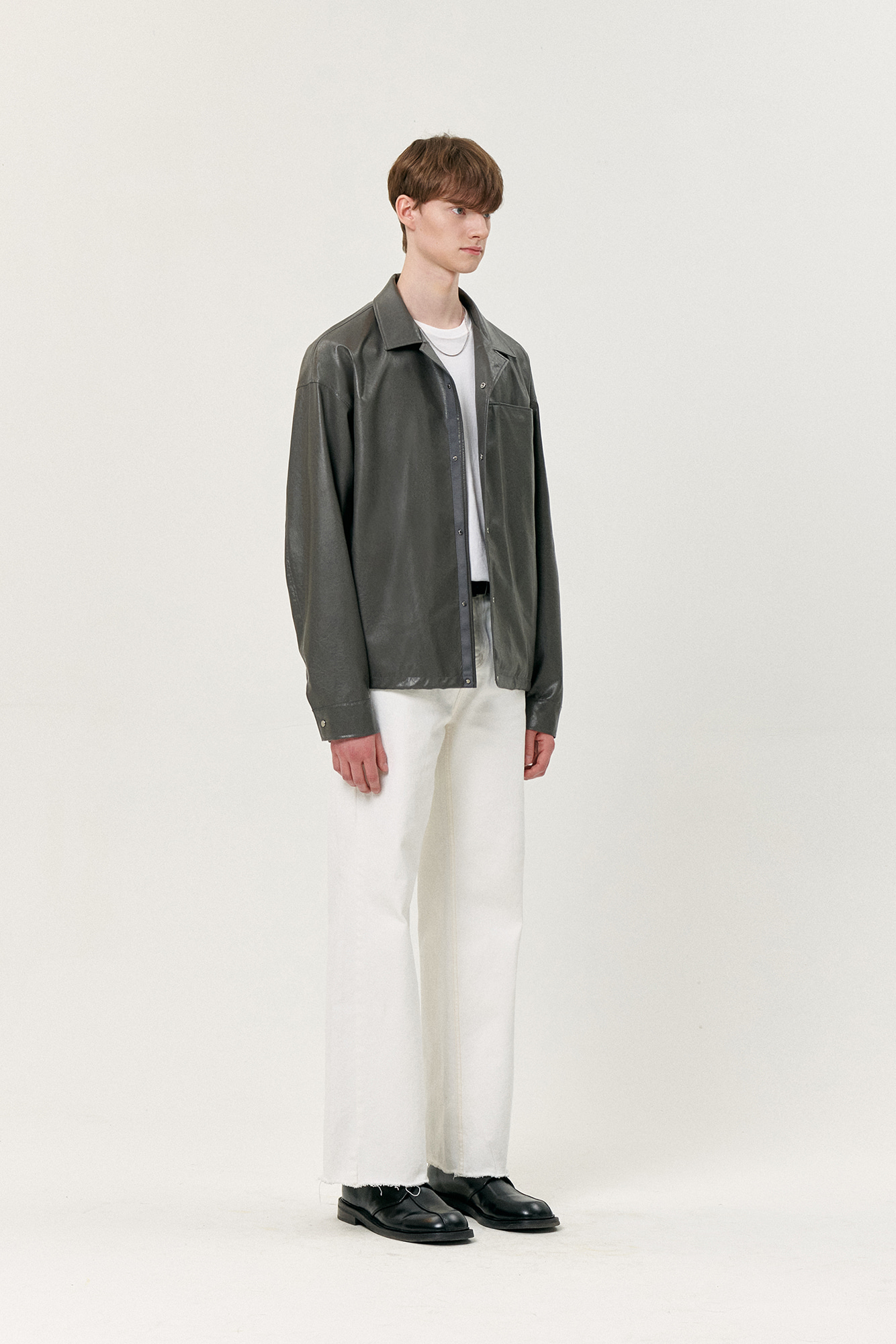 Overfit vegan leather shirt jacket (light gray)