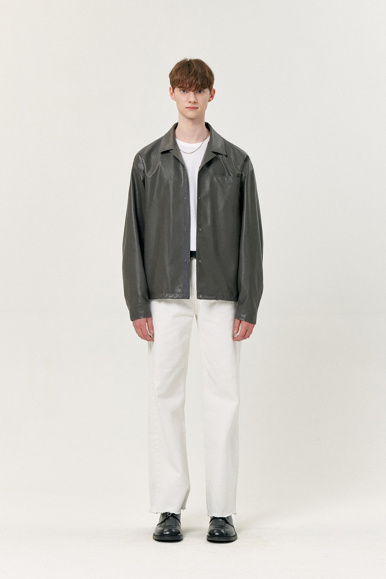 Overfit vegan leather shirt jacket (light gray)